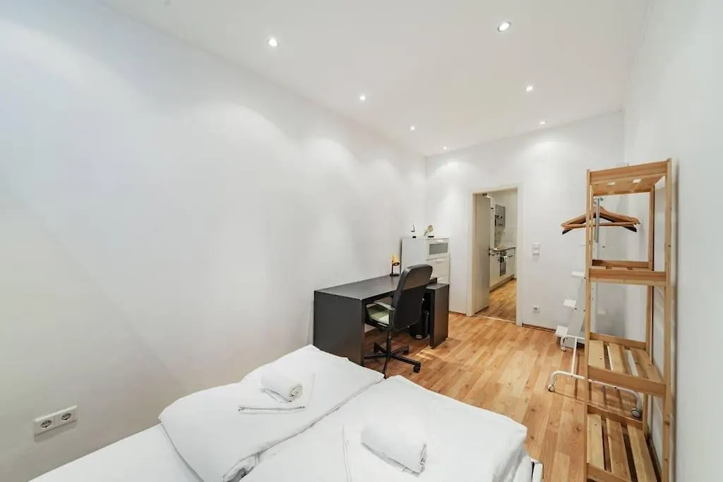 2 Bedroom Classy Apartment Near Belvedere Castle Vienna Austria