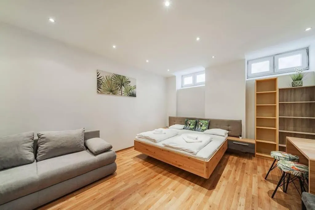 2 Bedroom Classy Apartment Near Belvedere Castle Vienna 0*,  Austria